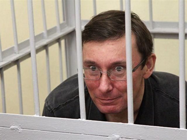 Дружина Луценка: Юра два тижні тримається на знеболюючих Дружина Луценка: Юра два тижні тримається на знеболюючих