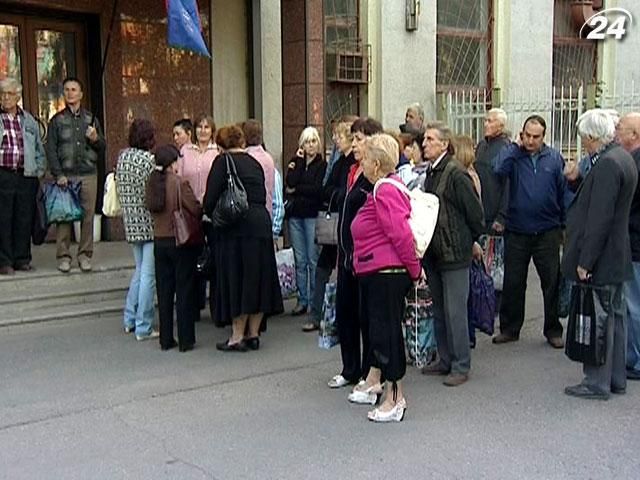 Работники завода в Харькове требуют выплатить им задолженность по зарплате