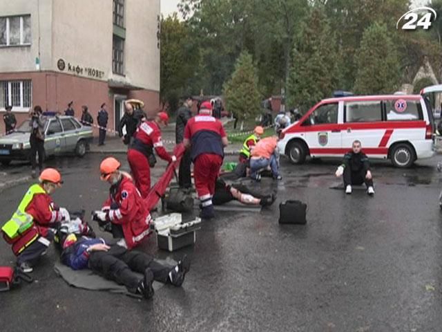 Львовские медики и спасатели отрабатывали свои действия на случай теракта