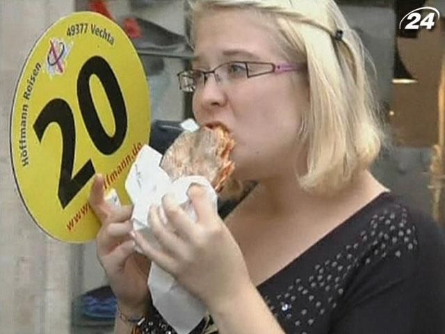 В Риме туристам запретили есть у памятников архитектуры В Риме туристам запретили есть у памятников архитектуры