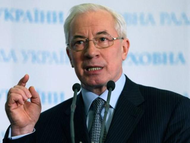 Азаров скаржиться, що його і Януковича замало показують на телебаченні (Відео) Азаров скаржиться, що його і Януковича замало показують на телебаченні (Відео)