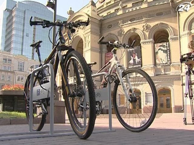 В Киеве установят почти 200 временных велопарковок