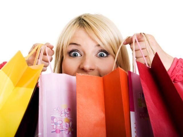 Ученые: 74% женщин зависимы от шопинга