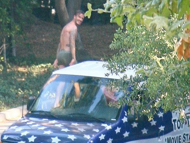 Девід Бекхем бігав Лос-Анджелесом у білизні (Фото) Девід Бекхем бігав Лос-Анджелесом у білизні (Фото)