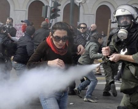 Турецька поліція розігнала маніфестацію під стінами парламенту