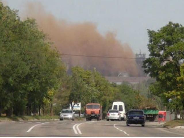 Мариуполь накрыло облаком смога (Фото)