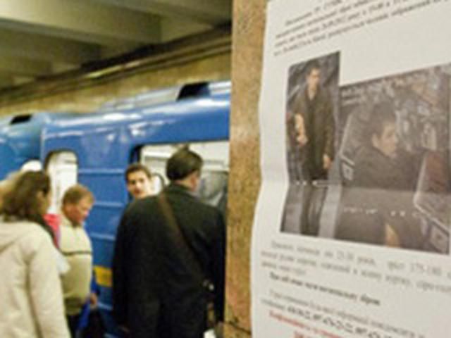 ЗМІ: П’яна мама "стрільця" з "Каравану" виказала власного сина ЗМІ: П’яна мама "стрільця" з "Каравану" виказала власного сина