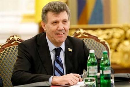 Ківалов отримав від Януковича премію в галузі освіти та 200 тисяч Ківалов отримав від Януковича премію в галузі освіти та 200 тисяч