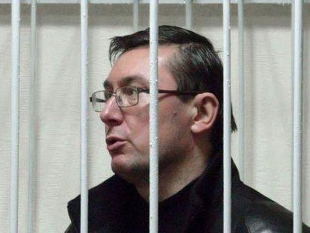 Луценко готов пройти дообследование, но при условии лечения не в колонии Луценко готов пройти дообследование, но при условии лечения не в колонии