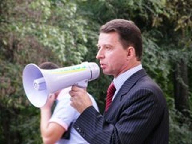 На Дніпропетровщині намагались спалити приймальню кандидата від опозиції На Дніпропетровщині намагались спалити приймальню кандидата від опозиції