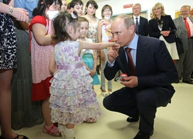 К 60-летнему юбилею Путина СМИ обнародовали его редкие снимки (Фото) К 60-летнему юбилею Путина СМИ обнародовали его редкие снимки (Фото)