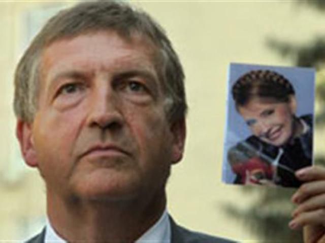 К Тимошенко снова не приехали врачи из Германии К Тимошенко снова не приехали врачи из Германии