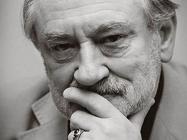 Азаров пропонує українцям скинутися на пам'ятник Ступці Азаров пропонує українцям скинутися на пам'ятник Ступці