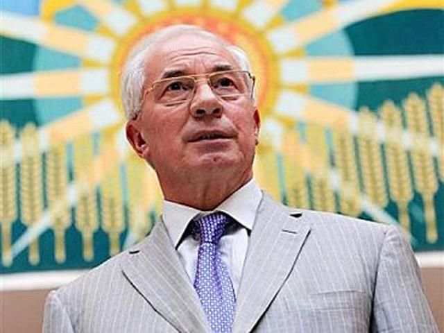 Азаров редко ходит в театр, потому что боится внимания зрителей Азаров редко ходит в театр, потому что боится внимания зрителей