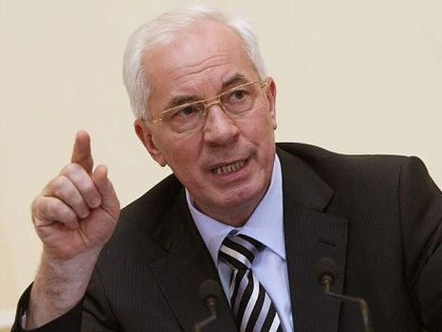 Азаров назвав убивцю з "Каравану" "боксером-відморозком" Азаров назвав убивцю з "Каравану" "боксером-відморозком"