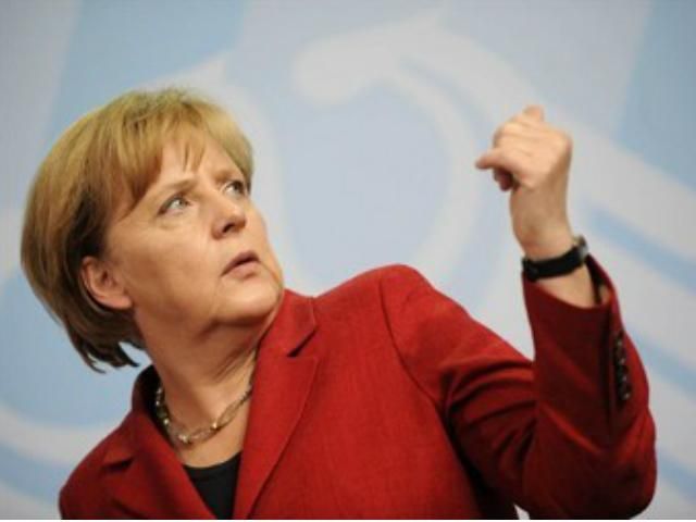 Грецька поліція готується розганяти протести перед візитом Меркель (Фото) Грецька поліція готується розганяти протести перед візитом Меркель (Фото)