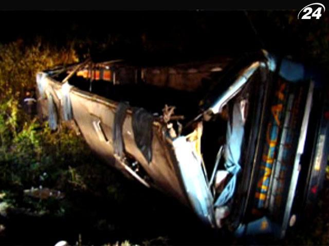 В аварії рейсового автобуса на Сумщині загинула одна людина