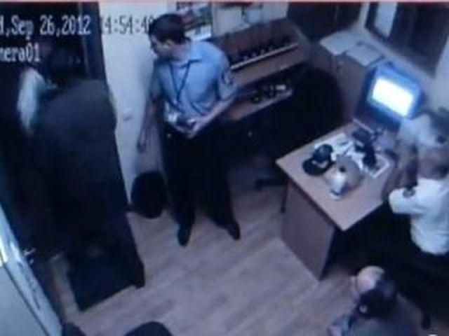 Слідчі допитали охоронця з "Каравану", який вижив Слідчі допитали охоронця з "Каравану", який вижив