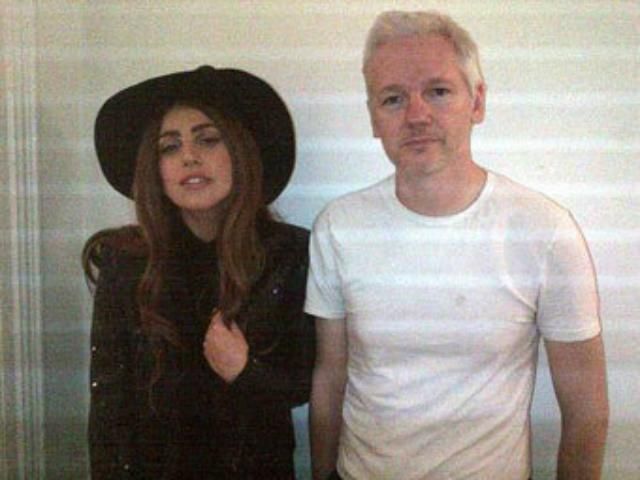 Леди Гага навестила Джулиана Ассанжа в посольстве Эквадора Леди Гага навестила Джулиана Ассанжа в посольстве Эквадора