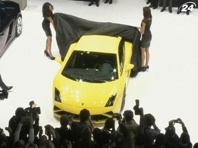 Паризьке автошоу представило найновіші спортивні автомобілі Паризьке автошоу представило найновіші спортивні автомобілі