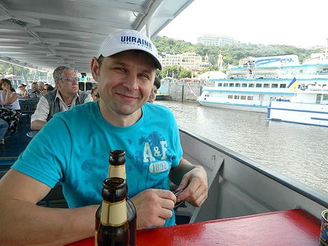 Міліція оприлюднила нове фото Мазурка  з пивом на катері (Фото)