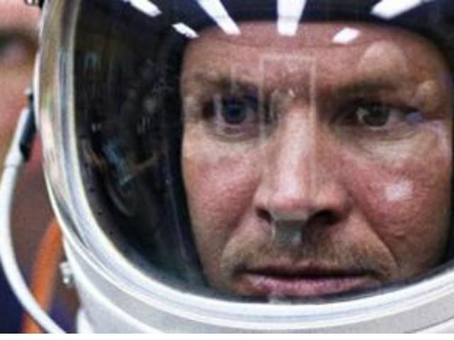 Прямая трансляция: Прыжок человека из стратосферы - в 20:15 Прямая трансляция: Прыжок человека из стратосферы - в 20:15