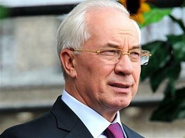 Азаров каже, що "світле майбутнє" буде, якщо "пахати" Азаров каже, що "світле майбутнє" буде, якщо "пахати"