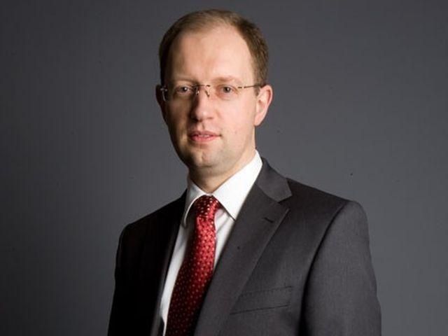 Яценюк каже, що за ним стежать працівники спецпідрозділів Яценюк каже, що за ним стежать працівники спецпідрозділів