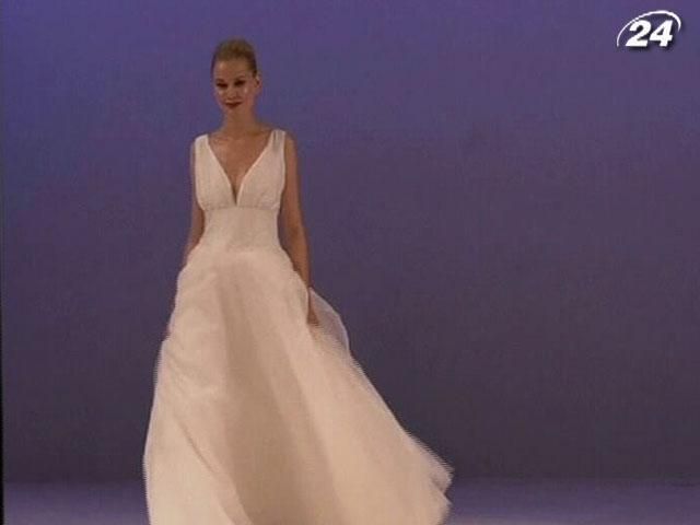 В Париже проходит ежегодная выставка свадебных платьев