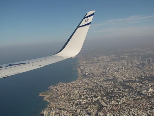 У Тель-Авіві призупинили роботу аеропорту через НЛО