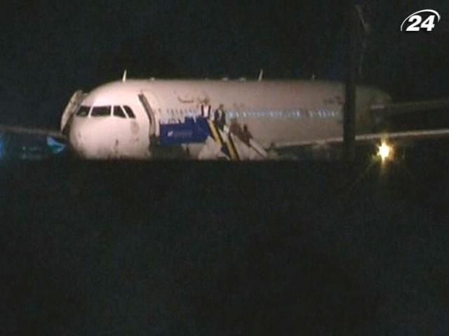 Из сирийского самолета, задержанного в Турции, изъято коммуникационное оборудование Из сирийского самолета, задержанного в Турции, изъято коммуникационное оборудование