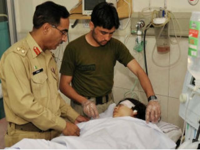 Пакистан обещает 100 тысяч долларов за информацию об обидчиках девочки-блогера Пакистан обещает 100 тысяч долларов за информацию об обидчиках девочки-блогера