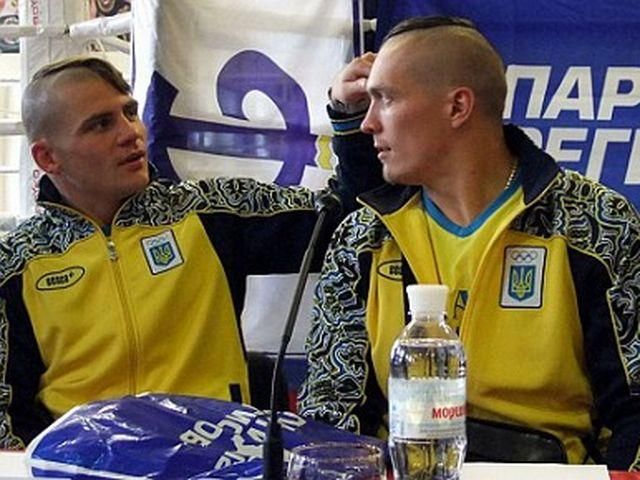 Усик говорит, что боксеры возмущены мастер-классом на фоне символики Партии регионов