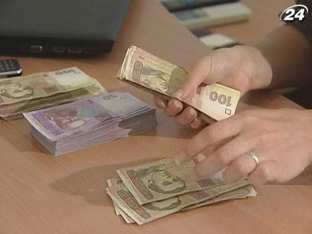 Fitch: гривня впаде на 10% Fitch: гривня впаде на 10%