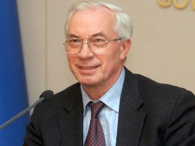 Азаров взяв відпустку на день, щоб поспілкуватися з виборцями Азаров взяв відпустку на день, щоб поспілкуватися з виборцями