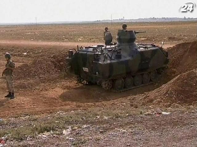 Туреччина стягнула значні військові сили до кордону з Сирією