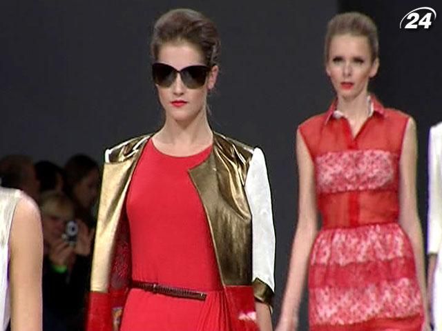 Тренд будущего сезона от украинских дизайнеров - красное во всех видах Тренд будущего сезона от украинских дизайнеров - красное во всех видах