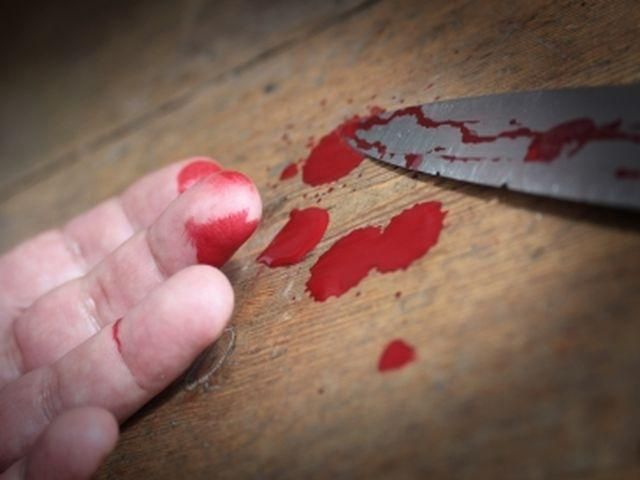 Четверо осужденных во время этапирования вскрыли себе вены Четверо осужденных во время этапирования вскрыли себе вены