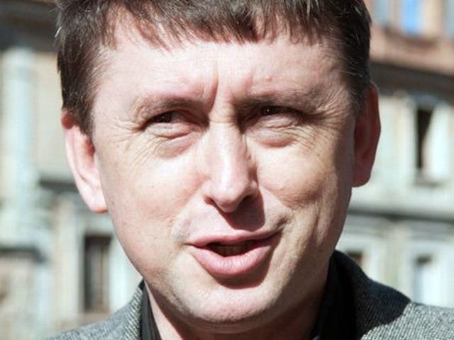 Мельниченко подал в суд на Турчинова, СМИ и политологов Мельниченко подал в суд на Турчинова, СМИ и политологов