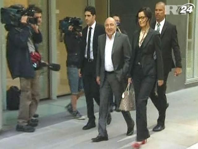 Березовський заплатить Абрамовичу $56 млн Березовський заплатить Абрамовичу $56 млн