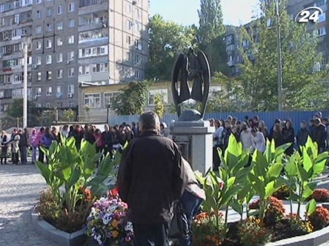 У Дніпропетровську вшанували жертв вибуху на Мандриківській