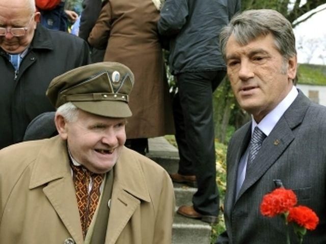 У центрі Києва – флеш-моб з вимогою визнання ОУН-УПА У центрі Києва – флеш-моб з вимогою визнання ОУН-УПА