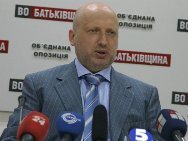 "Батьківщина" завтра зніме своїх мажоритарників на користь УДАРу у 26 округах "Батьківщина" завтра зніме своїх мажоритарників на користь УДАРу у 26 округах