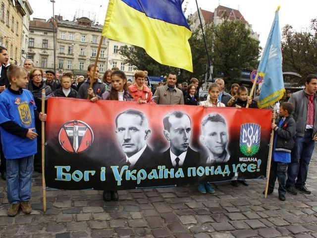 Львовяне пришли на Марш славы в форме УПА (Фото) Львовяне пришли на Марш славы в форме УПА (Фото)