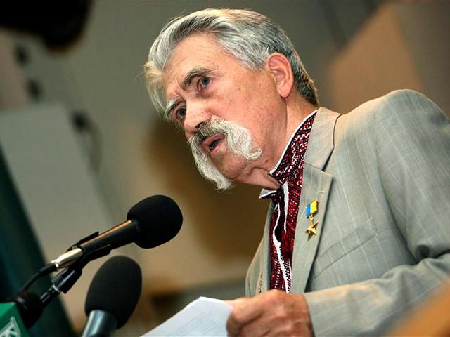 Левко Лук'яненко: Окупанти далі керують державою, а їм на зміну приходять їхні дітки Левко Лук'яненко: Окупанти далі керують державою, а їм на зміну приходять їхні дітки