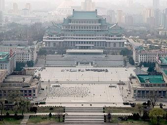 З головної площі Північної Кореї прибрали Маркса та Леніна