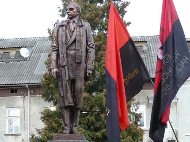 На Львівщині відкрили пам’ятник Степанові Бандері