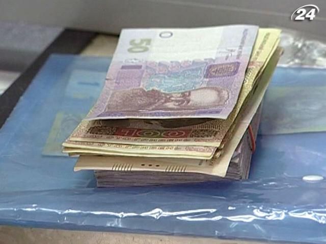 Украинцы меняют гривневые депозиты на валютные Украинцы меняют гривневые депозиты на валютные