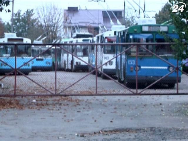 У Луцьку водії і кондуктори відмовилися виїжджати в рейс У Луцьку водії і кондуктори відмовилися виїжджати в рейс