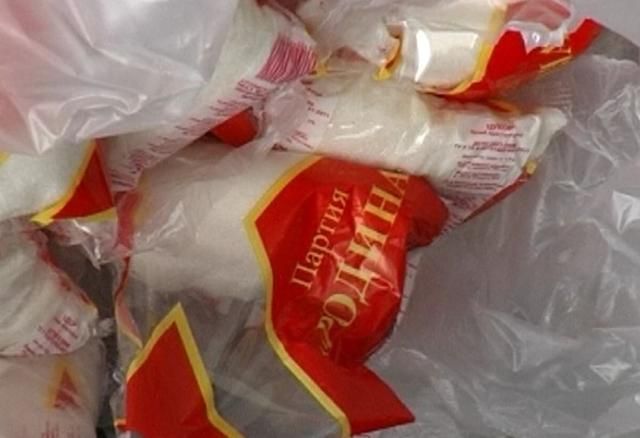 В Одессе от кандидата в депутаты раздавали партийный сахар (Видео) В Одессе от кандидата в депутаты раздавали партийный сахар (Видео)